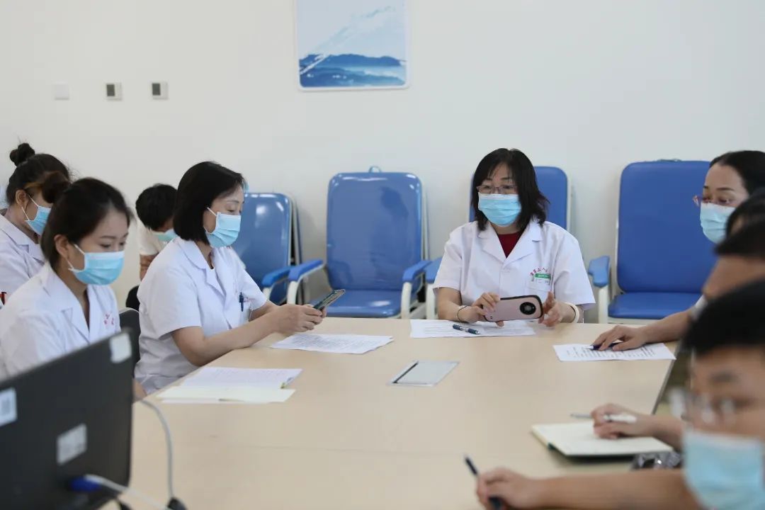 全省首家！中國醫(yī)科大學(xué)附屬第一醫(yī)院專家來“查房”，家門口享國內(nèi)優(yōu)質(zhì)醫(yī)療資源！(圖2)
