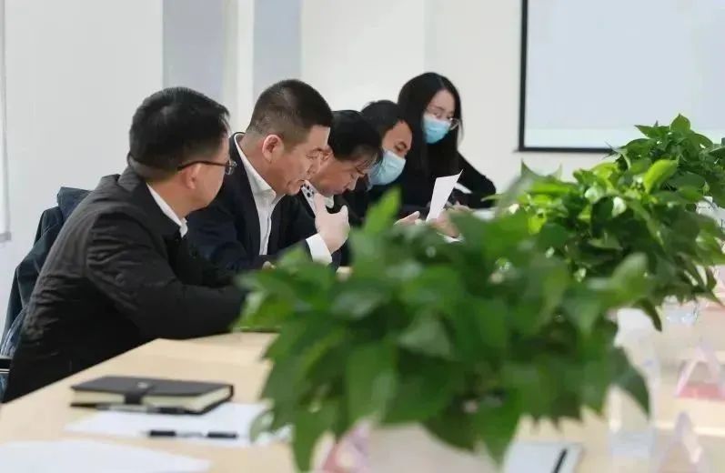龍港區(qū)人大、區(qū)政府領(lǐng)導(dǎo)一行視察調(diào)研龍港國(guó)際醫(yī)療健康產(chǎn)業(yè)園(圖13)