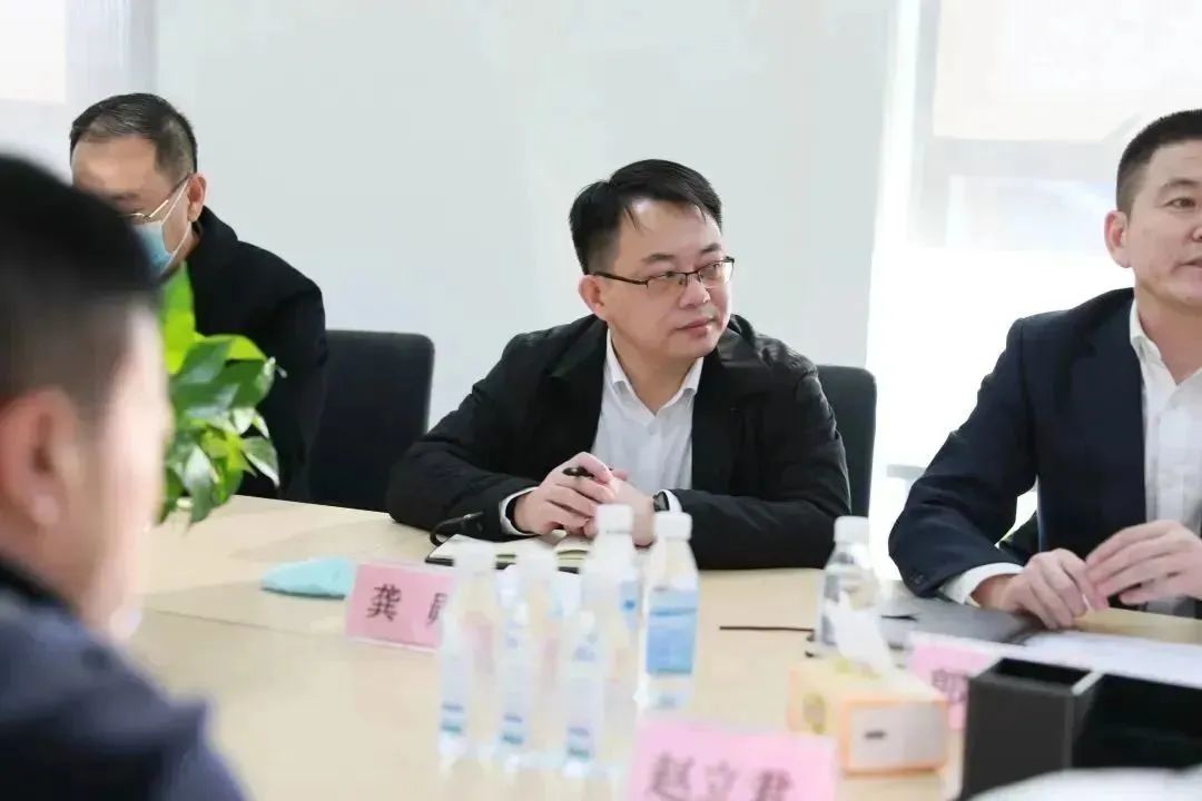 龍港區(qū)人大、區(qū)政府領(lǐng)導(dǎo)一行視察調(diào)研龍港國(guó)際醫(yī)療健康產(chǎn)業(yè)園(圖12)
