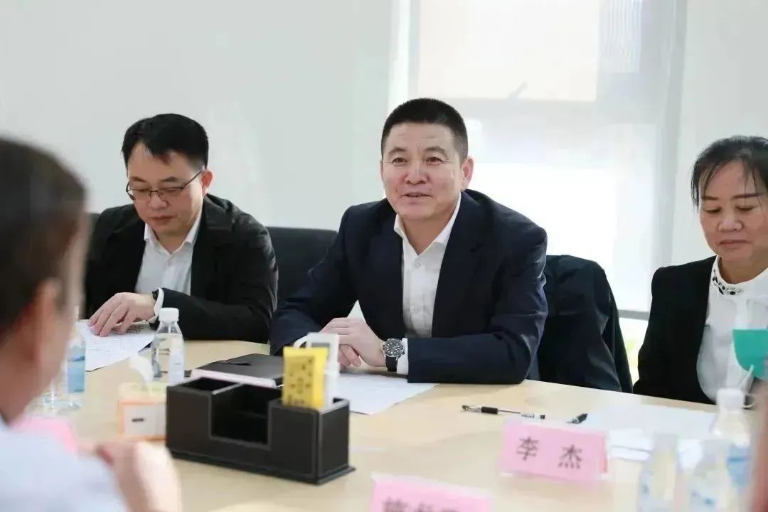 龍港區(qū)人大、區(qū)政府領(lǐng)導(dǎo)一行視察調(diào)研龍港國(guó)際醫(yī)療健康產(chǎn)業(yè)園(圖11)
