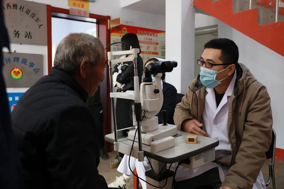 踐行黨的二十大精神，市二院黨員開展大型公益出診！(圖6)